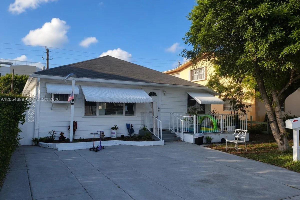 1711 Jackson St, Hollywood: photo 1 of 1