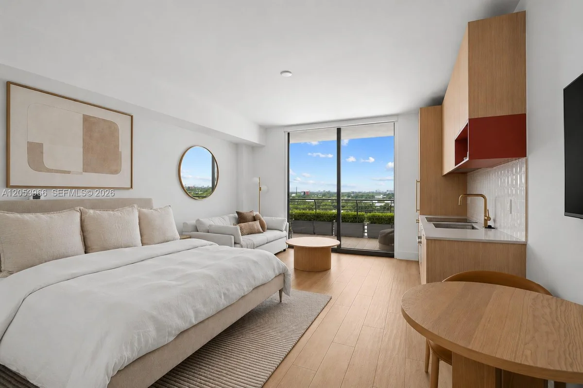 90 NE 32nd St #825, Miami: photo 1 of 26