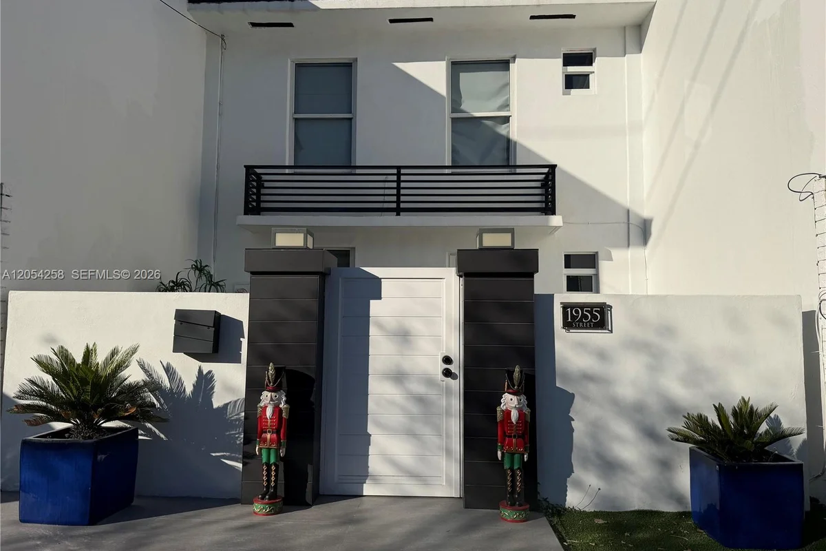 1955 NE 123rd St, North Miami: photo 1 of 20