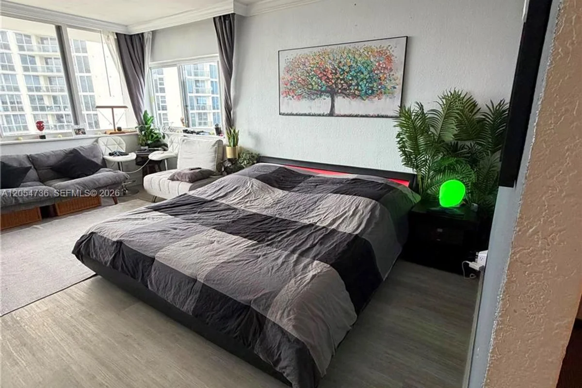 19201 Collins Ave #1126, Sunny Isles Beach: photo 1 of 18