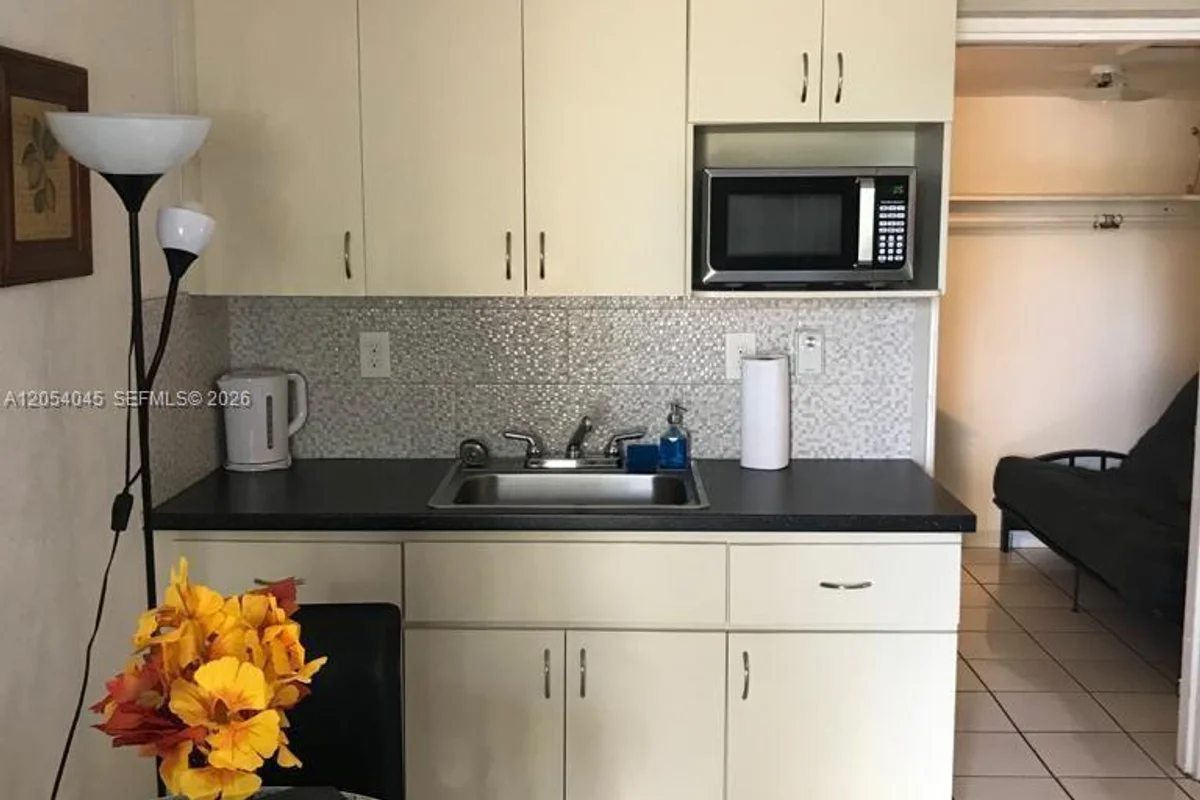 26 Diplomat Pkwy #2233, Hallandale Beach: photo 1 of 8