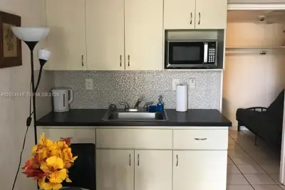 26 Diplomat Pkwy #2233, Hallandale Beach: photo 1 of 8