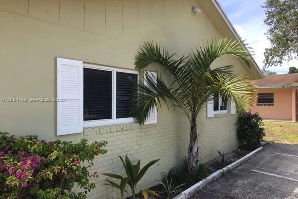 2407 SW 42nd Ave #B, Fort Lauderdale: photo 1 of 6