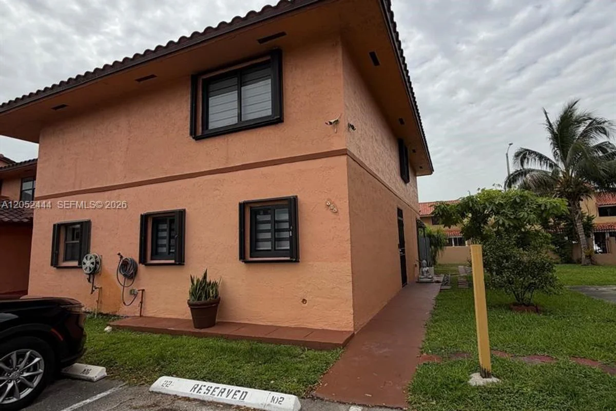 2760 W 63rd Pl #106-23, Hialeah: photo 1 of 33