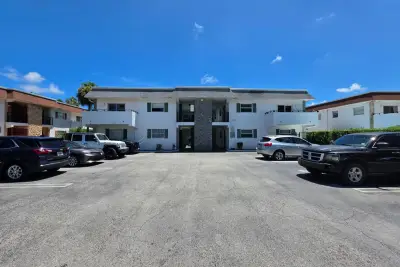 214 SW 1st St #I-2, Pompano Beach: photo 1 of 10