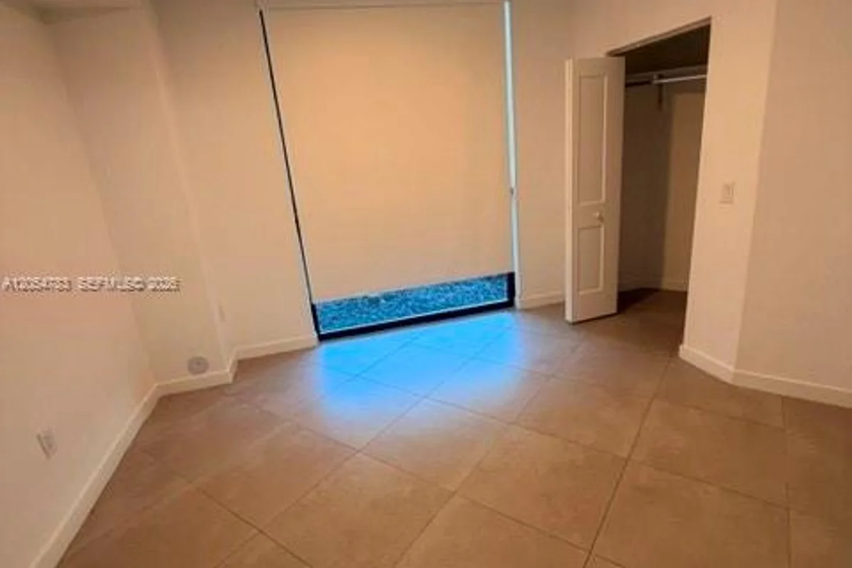1005 Spring Garden Rd #114, Miami: photo 1 of 34