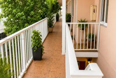549 Meridian Ave #12, Miami Beach: photo 1 of 14