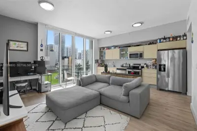350 NE 24th St #401, Miami: photo 1 of 33