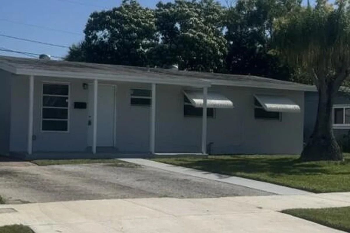 1423 7th St, West Palm Beach: photo 1 of 8