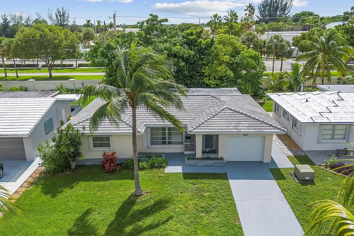 8604 NW 57th Ct, Tamarac: photo 1 of 20