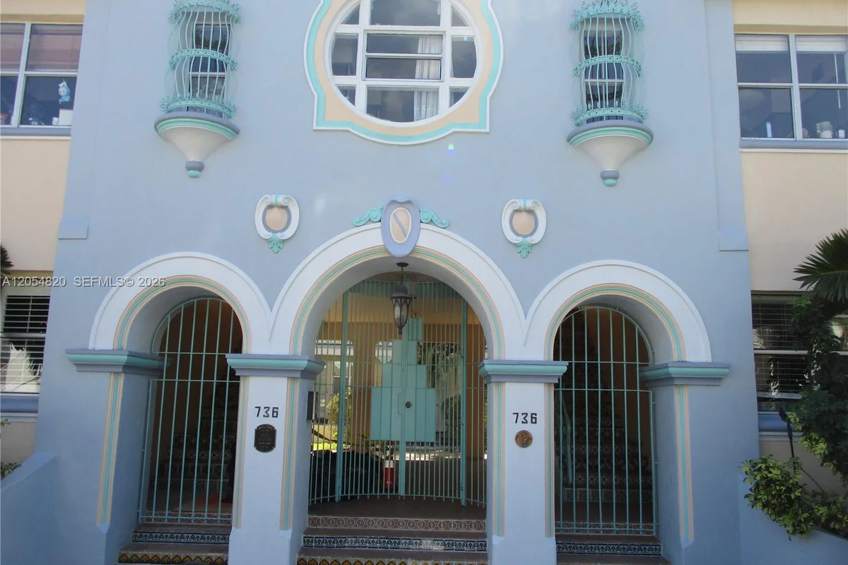 736 13 St #112, Miami Beach: photo 1 of 5