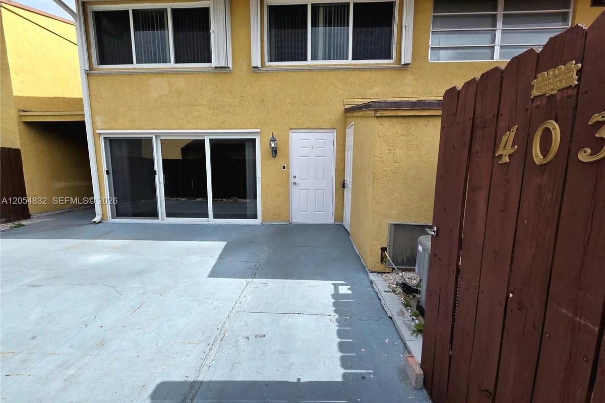 15460 SW 82nd Ln #403, Miami: photo 1 of 18