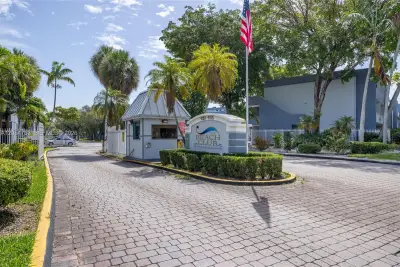 9365 Fontainebleau Blvd #E205, Miami: photo 1 of 21