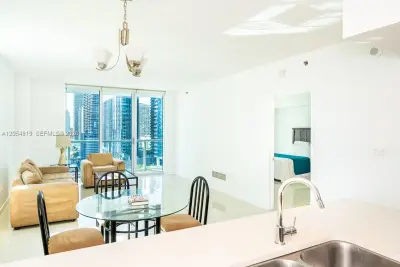 55 SE 6 St #2210, Miami: photo 1 of 27