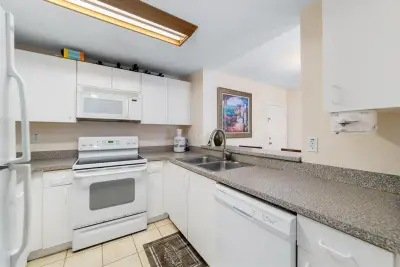 2901 Riverside Dr #201, Coral Springs: photo 1 of 8