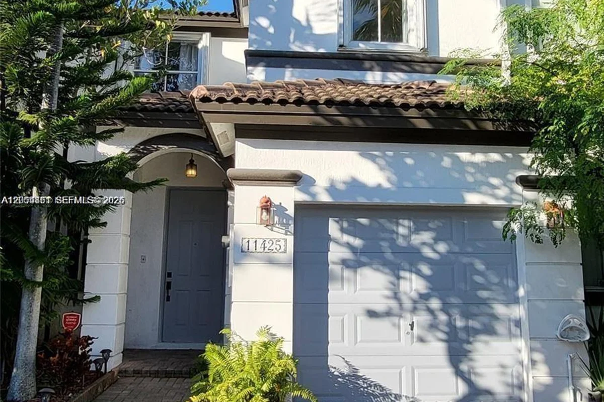 11425 NW 76th Ter, Doral: photo 1 of 43