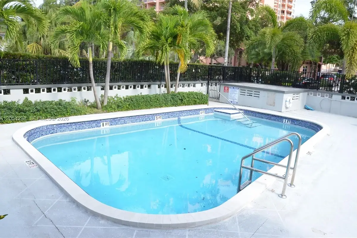 35 Edgewater Dr #104, Coral Gables: photo 1 of 14