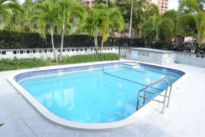 35 Edgewater Dr #104, Coral Gables: photo 1 of 14