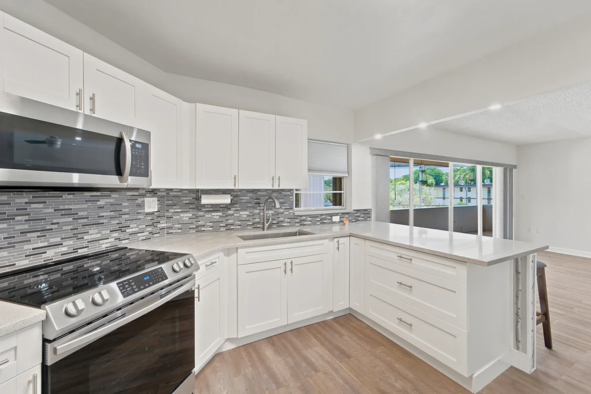 4 Greenway Village N #203, Royal Palm Beach: photo 1 of 41