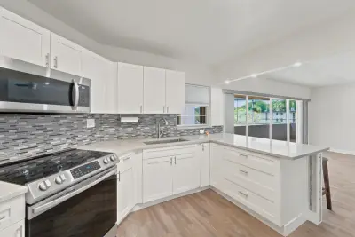 4 Greenway Village N #203, Royal Palm Beach: photo 1 of 41