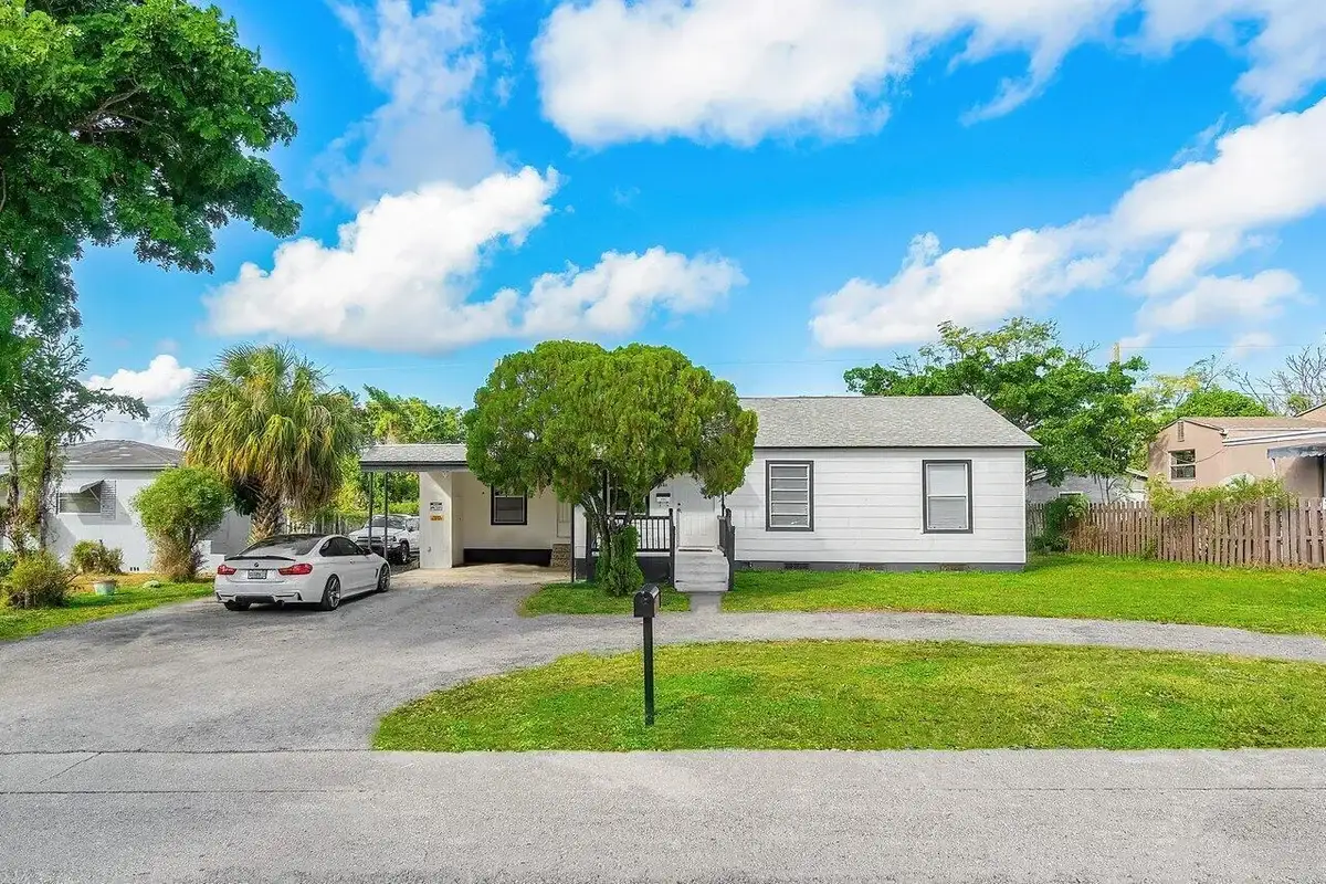 921 43rd St, West Palm Beach: photo 1 of 23