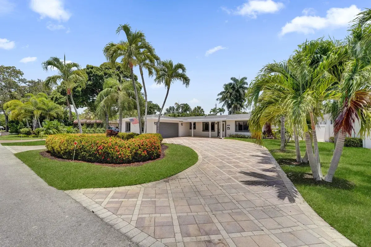 1745 NE 36th St, Oakland Park: photo 1 of 44