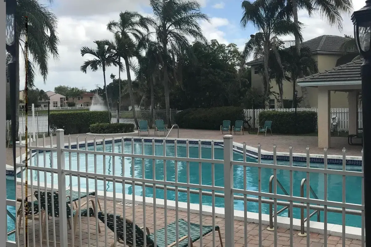 845 NW 98th Ave, Plantation: photo 1 of 16