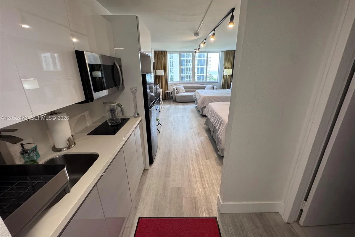 19201 Collins Ave #718, Sunny Isles Beach: photo 1 of 7