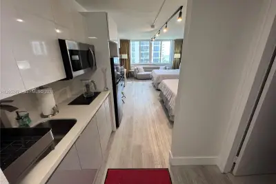 19201 Collins Ave #718, Sunny Isles Beach: photo 1 of 7