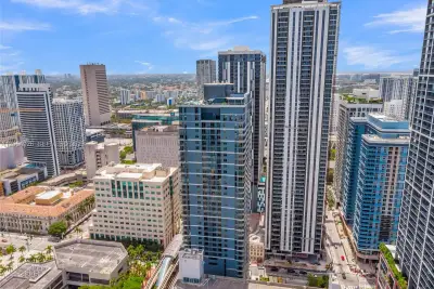 121 NE 5th St #3405, Miami: photo 1 of 51