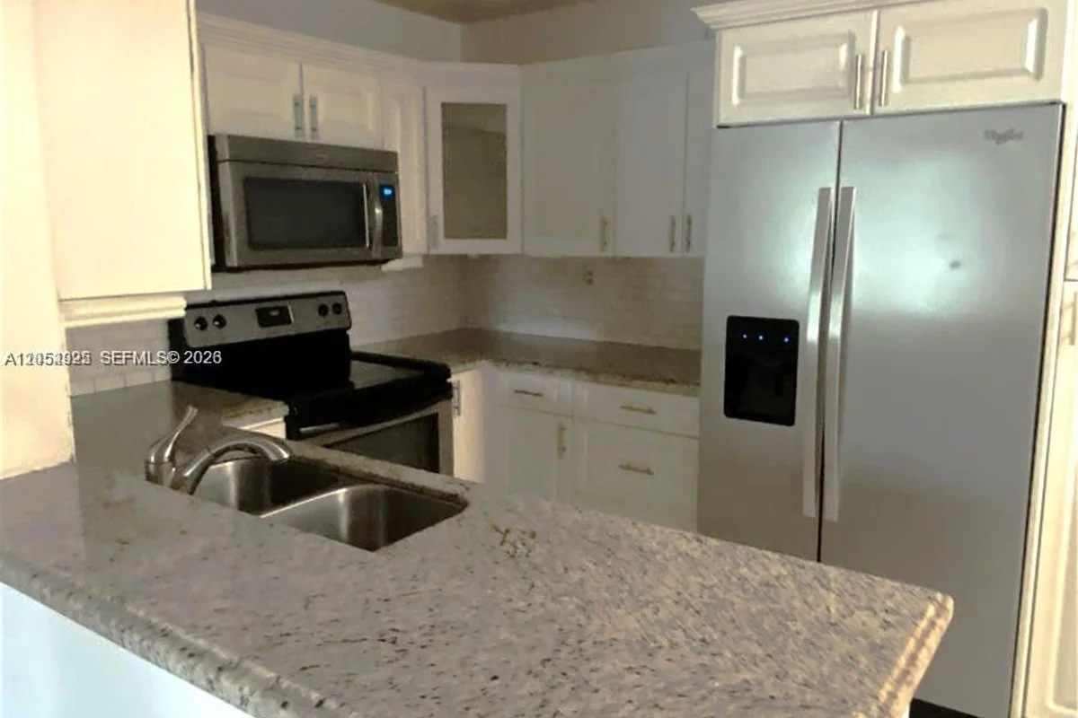 300 W Palm Cir W #208, Pembroke Pines: photo 1 of 34