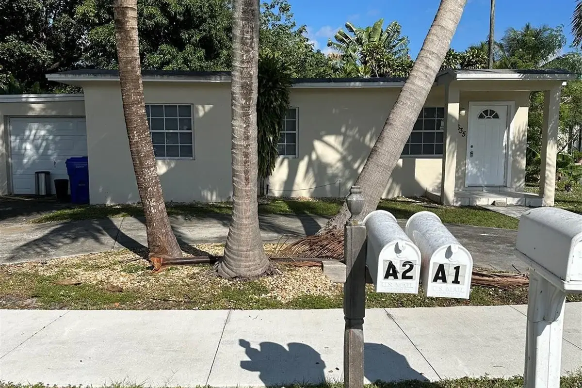 5635 Grant St, Hollywood: photo 1 of 14