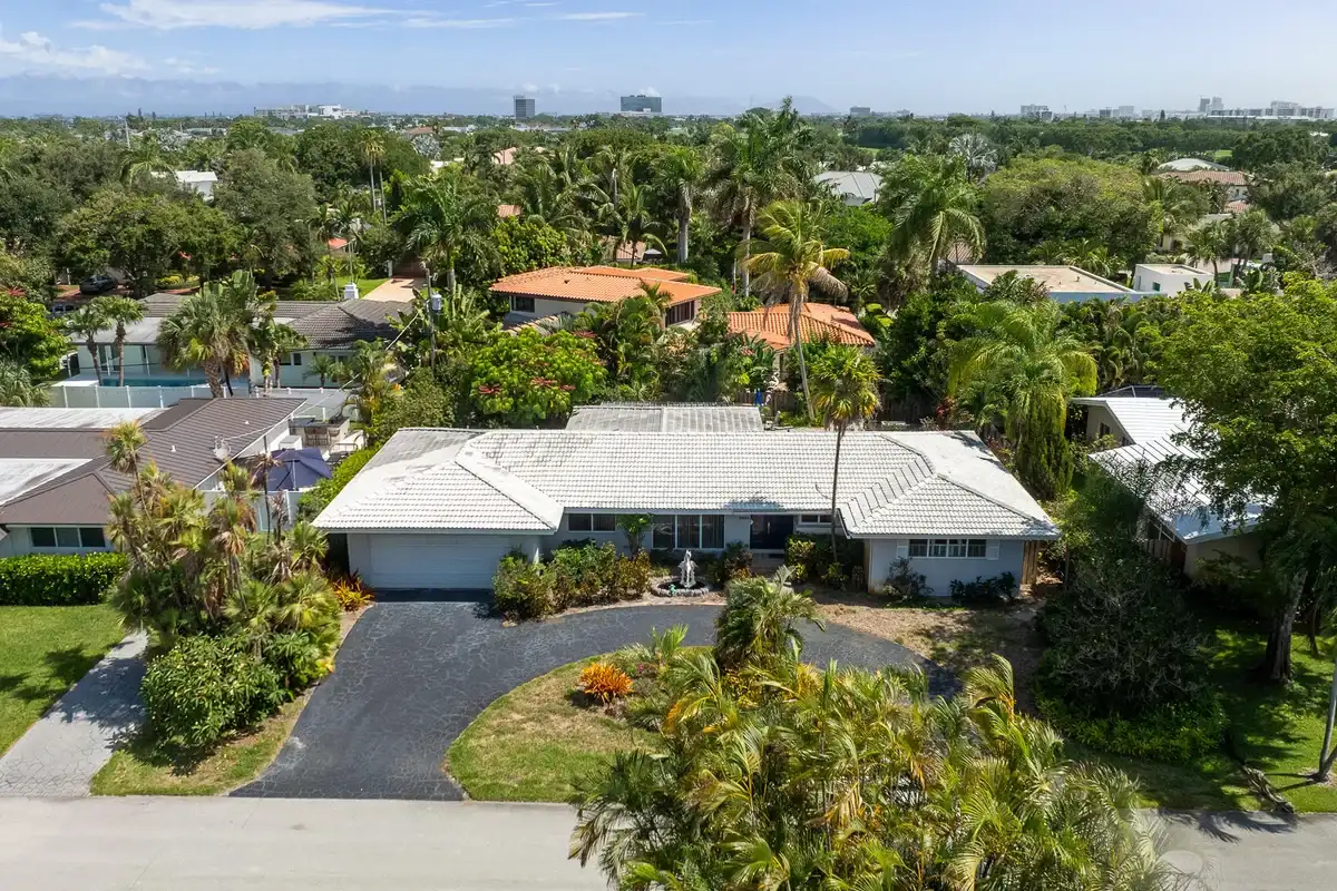2625 NE 35th St, Fort Lauderdale: photo 1 of 30