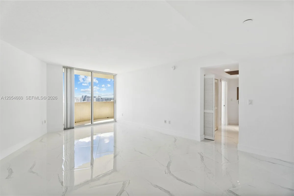 19501 W Country Club Dr #2506, Aventura: photo 1 of 22