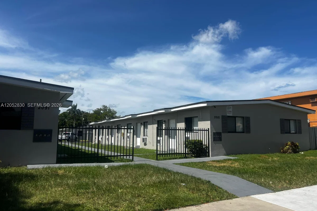 2080 NW 31st St #1, Miami: photo 1 of 10