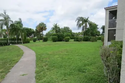 7435 Woodmont Ter #101, Tamarac: photo 1 of 13
