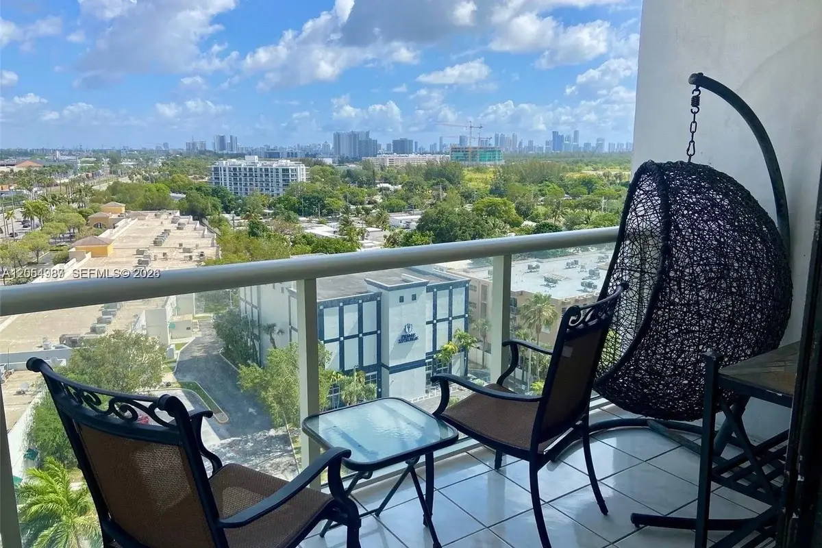 13499 Biscayne Blvd #1111, North Miami: photo 1 of 10