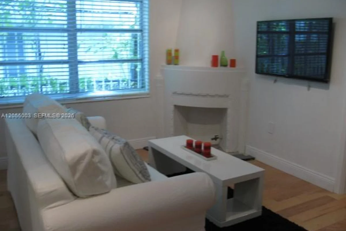 1525 Meridian Ave #109, Miami Beach: photo 1 of 23