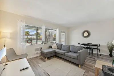 1450 NE 170th St #114, North Miami Beach: photo 1 of 18