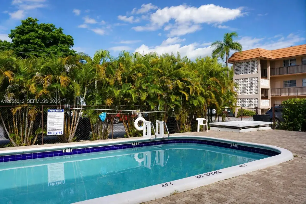 3930 Crystal Lake Dr #208, Deerfield Beach: photo 1 of 1