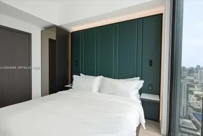 20 NE 11th St #4906 B, Miami: photo 1 of 34