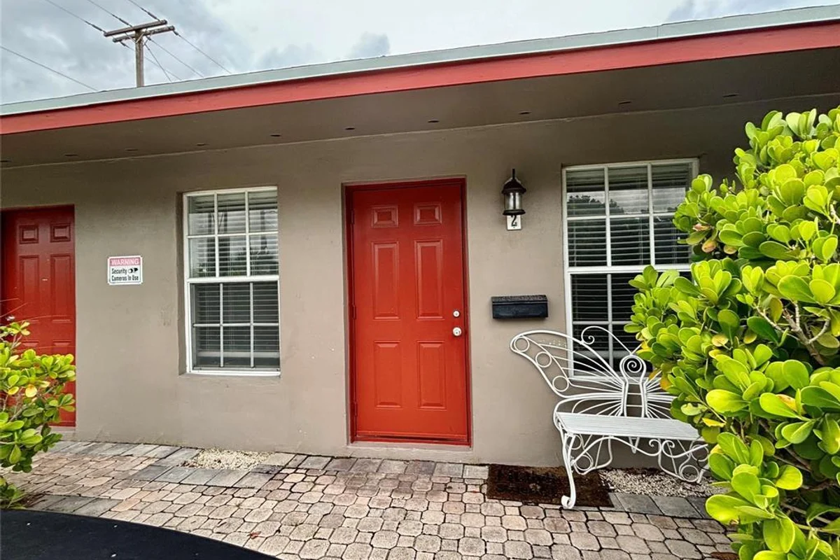 505 N J St #2, Lake Worth Beach: photo 1 of 24