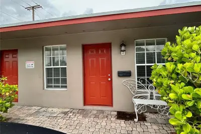 505 N J St #2, Lake Worth Beach: photo 1 of 24