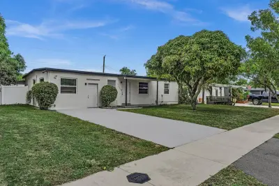 5232 NE 19th Ave, Pompano Beach: photo 1 of 57