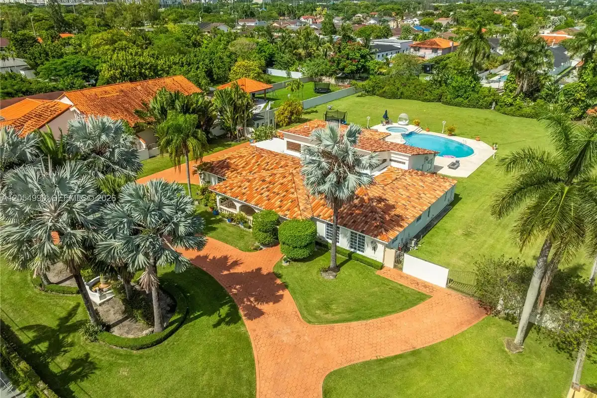 2605 SW 115th Ave, Miami: photo 1 of 29
