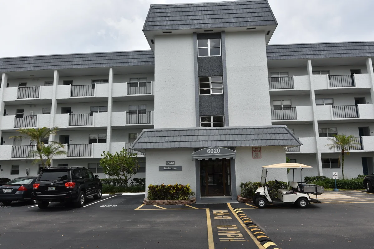 6020 NW 44th St #304, Lauderhill: photo 1 of 27