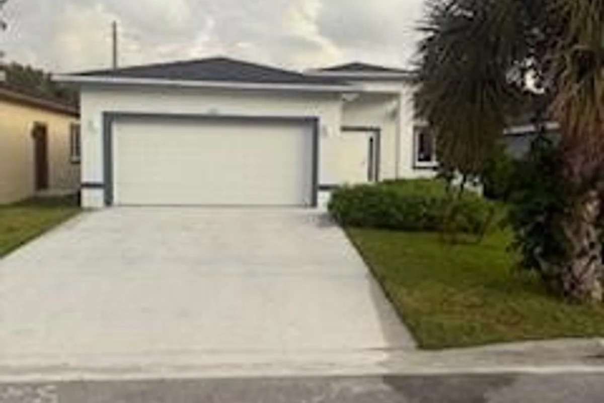 2987 NW 9th St, Fort Lauderdale: photo 1 of 12
