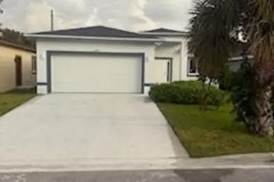 2987 NW 9th St, Fort Lauderdale: photo 1 of 12