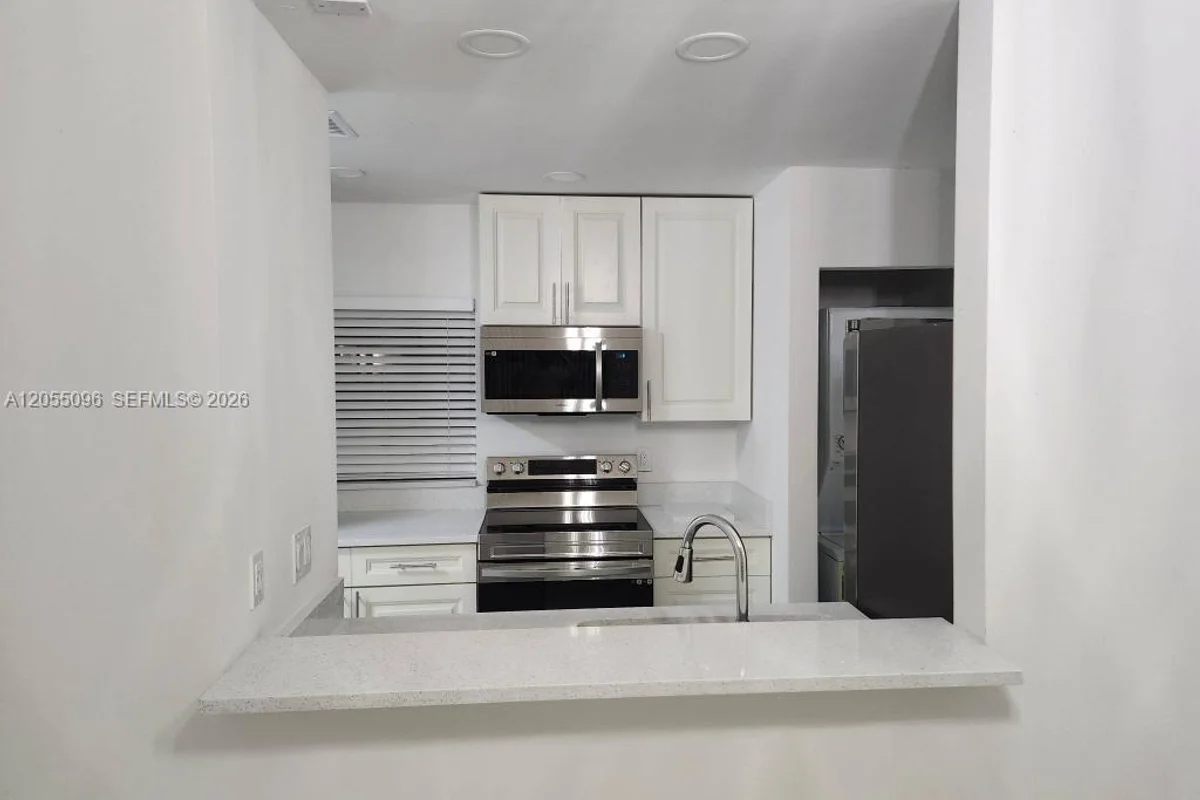 11643 NW 11th St, Pembroke Pines: photo 1 of 16