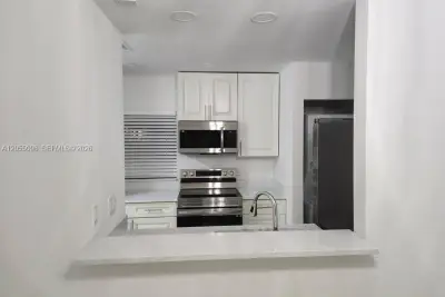 11643 NW 11th St, Pembroke Pines: photo 1 of 16